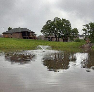 817 E Twin Maple Ct, Nixa, MO 65714 - photo 2