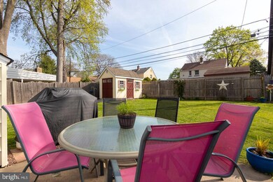 862 Bobwhite Ln, Secane, PA 19018 - photo 4