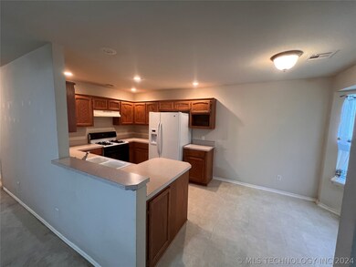 810 N Cherokee Ave, Claremore, OK 74017 - photo 6