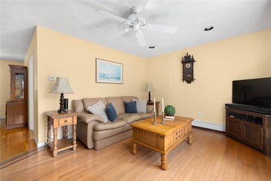 136 Plum Point Rd, Saunderstown, RI 02874 - photo 6