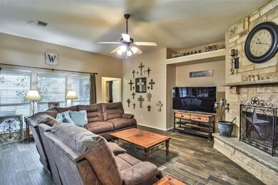 3019 Stroll Dr, Granbury, TX 76049 - photo 5