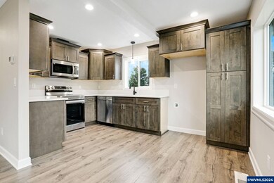 123 Sorbin Ave E, Gates, OR 97346 - photo 7