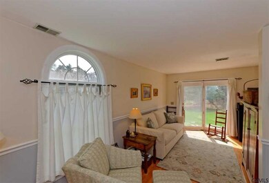 7091 Suzanne Ln, Schenectady, NY 12303 - photo 3