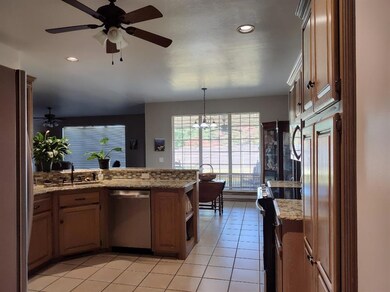 2705 Lancaster Ct, Edmond, OK 73012 - photo 5