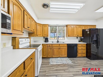 618 Montana Ave, Basin, WY 82410 - photo 6