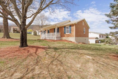 02-174 Ray St_02