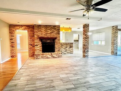 5918 Lawn Ln, Houston, TX 77088 - photo 5