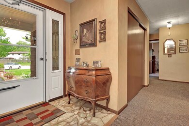 1811 Scott Glen Ct, Columbus, OH 43229 - photo 3