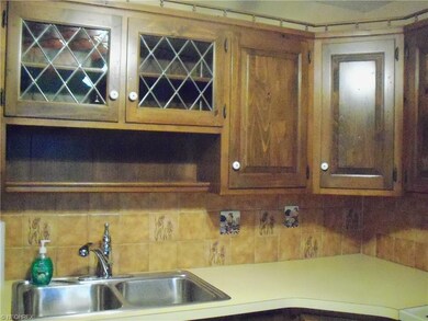 Well cared for cabinets with lots of space