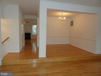 42916 Overly Square, Chantilly, VA 20152 - photo 5