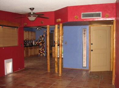 Living Rom to Entry