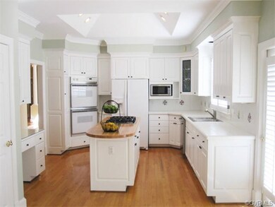 Gorgeous Open Kitchen!