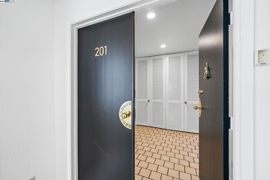 695 Mariposa Ave, Oakland, CA 94610 - photo 4