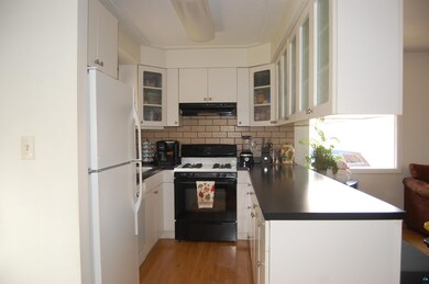 Open to LR & Dining.