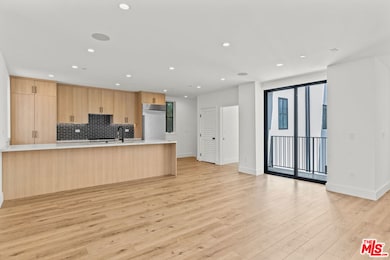 14535 Killion St, Sherman Oaks, CA 91411 - photo 2