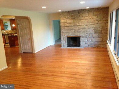 215 Brookthorpe Cir, Broomall, PA 19008 - photo 6