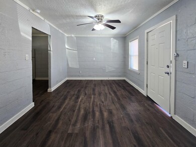 415 N Beauregard St unit 6, Alvin, TX 77511 - photo 2