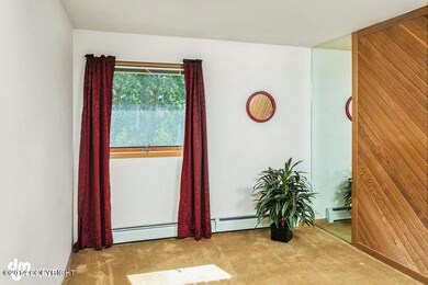 8505 Jewel Lake Road 4-small-002-Bedroom