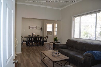 301 W 4th St, Williamson, WV 25661 - photo 4