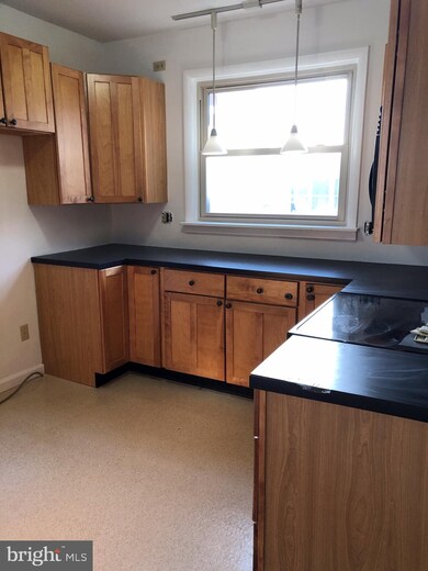 69 W 33rd St, Reading, PA 19606 - photo 4