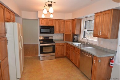 65 Fieldstone Dr, Gansevoort, NY 12831 - photo 3