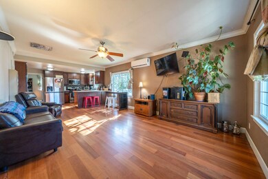1635 Pleasant St-7