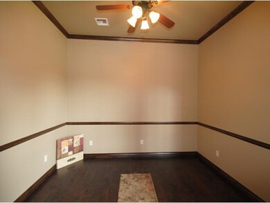Studio/Study/Office.