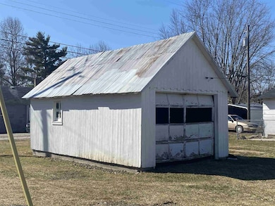 533 E Walnut St, Greentown, IN 46936 - photo 2