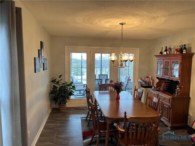 Formal Dining w/Sun Room Access