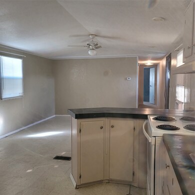 20519 Kermier Rd unit 4, Waller, TX 77484 - photo 5