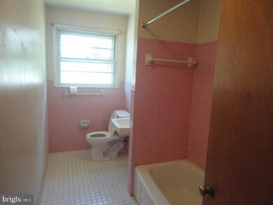 4946 Jackson Dr, Brookhaven, PA 19015 - photo 6