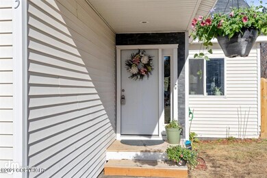 03-Front Exterior_KC_08653
