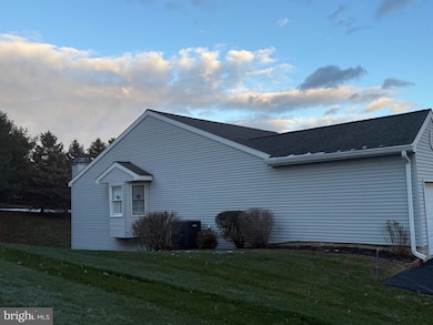 1069 Country Hill Dr, Harrisburg, PA 17111 - photo 3