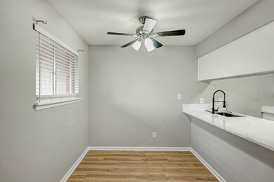 1529 Wirt Rd unit 20, Houston, TX 77055 - photo 7