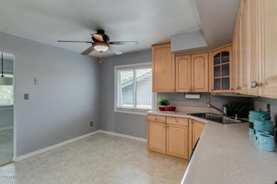 CHEERY BREAKFAST NOOK