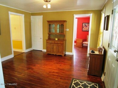 409 N Marshall Ave, Marshall, MI 49068 - photo 4