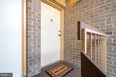 1629 Parkcrest Cir unit 301, Reston, VA 20190 - photo 6