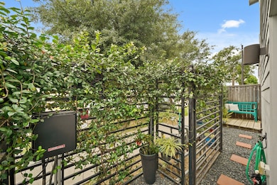 2210 Lou Ellen Ln unit F, Houston, TX 77018 - photo 3