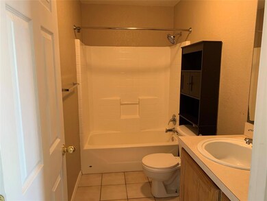 215 Dean Ct, Granbury, TX 76049 - photo 5