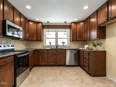 Large, eat-in kitchen