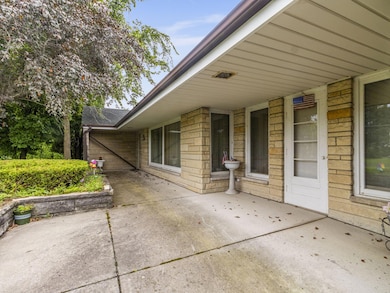 N69W15889 Eileen Ave, Menomonee Falls, WI 53051 - photo 3