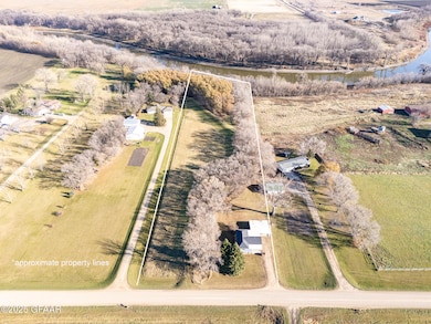 4350 N Columbia Rd, Grand Forks, ND 58203 - photo 4