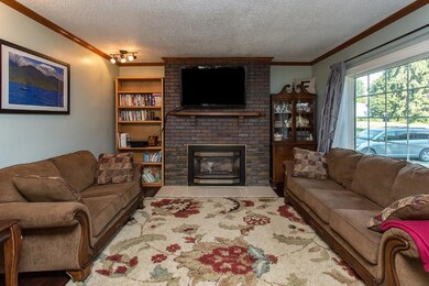 Living room with gas fireplace, relax and control 
