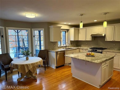 4020 Pine Ridge Ct, Fenton, MI 48430 - photo 6