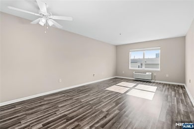 905 River Rd unit 307, Edgewater, NJ 07020 - photo 6