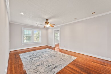 1637 Castle Ct, Houston, TX 77006 - photo 6