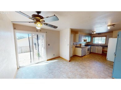 94046 Azalea Ln, Gold Beach, OR 97444 - photo 5