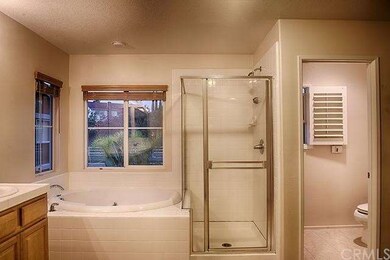 Master bath w/shower & separate tub