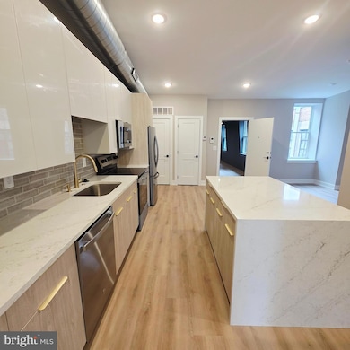 714 Chestnut St unit 3R, Philadelphia, PA 19106 - photo 5