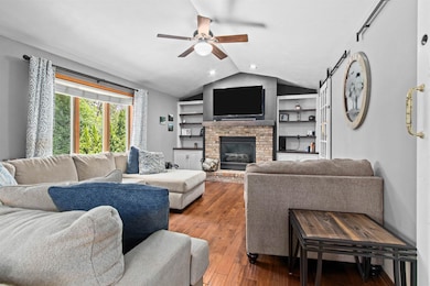 1364 Whippletree Ln, Neenah, WI 54956 - photo 2